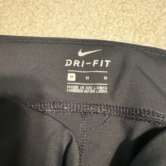 Nike Dri-FIT black Performance Capri’s - Picture 3 of 3